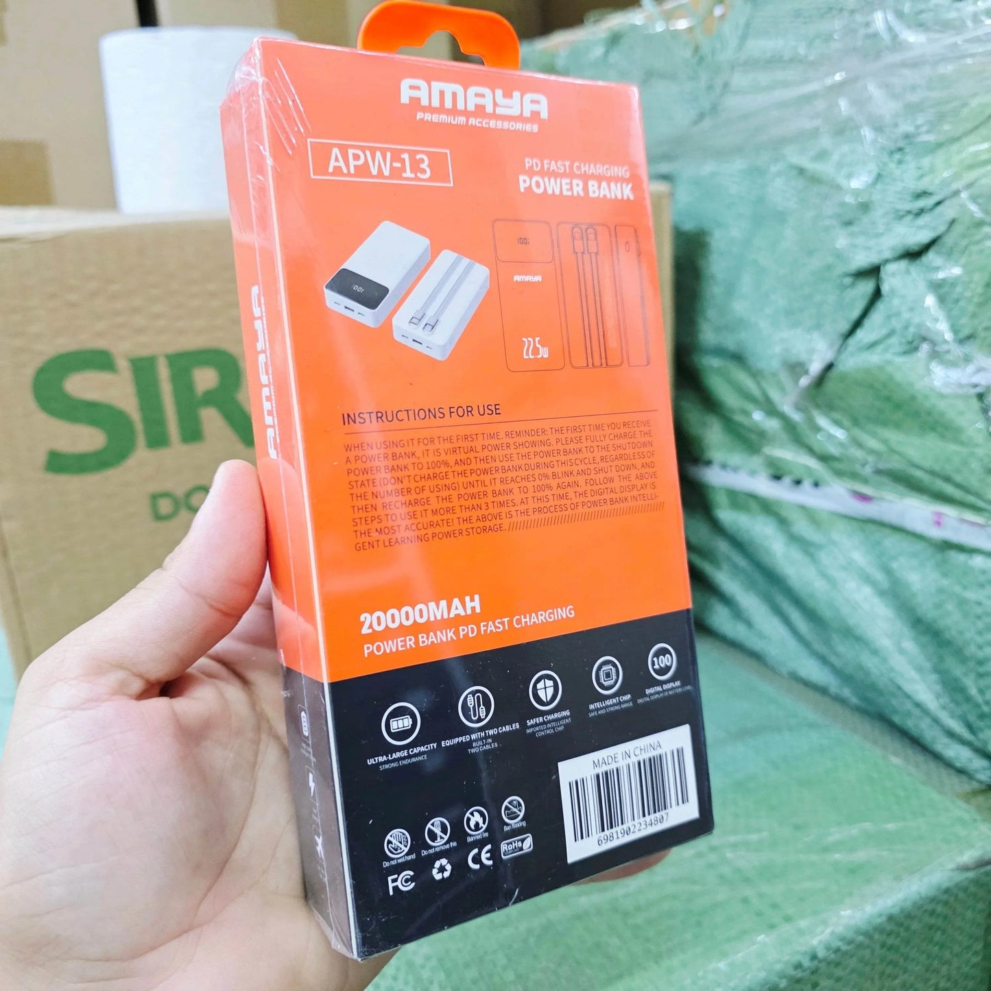 22,5W 20000 mah hızlı şarj destekli göstergeli kendisinden typeC lightning kablolu typeC ve usb çıkışlı powerbank apw13